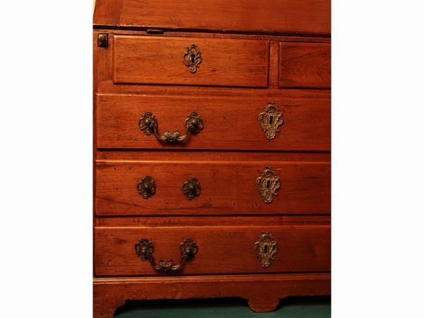 Scrivania a ribalta con alzata in legno tenero  - Asta Due case fiorentine - Associazione Nazionale - Case d'Asta italiane