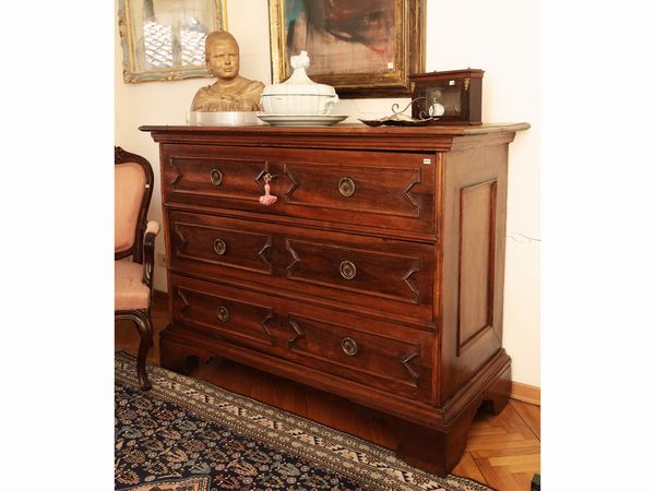 Cassettone in noce  - Asta Due case fiorentine - Associazione Nazionale - Case d'Asta italiane