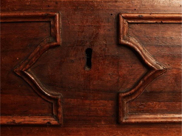 Cassettone in noce  - Asta Due case fiorentine - Associazione Nazionale - Case d'Asta italiane