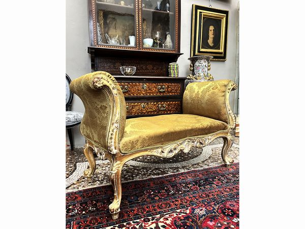 Divanetto a panca in legno intagliato e dorato  - Asta Due case fiorentine - Associazione Nazionale - Case d'Asta italiane