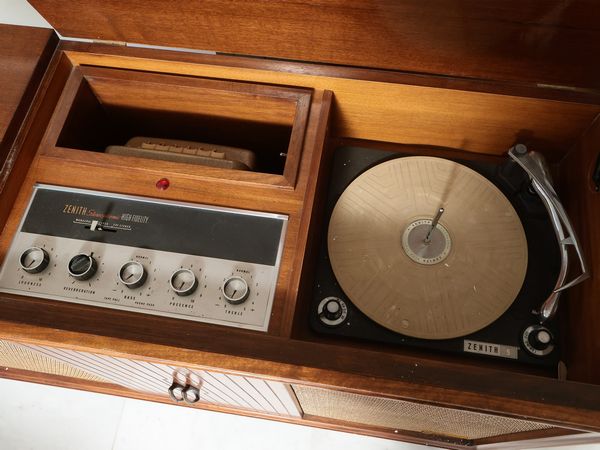 Mobile radio Zenith  - Asta Due case fiorentine - Associazione Nazionale - Case d'Asta italiane