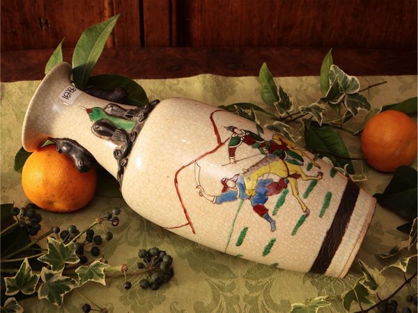 Vaso a balaustro in porcellana  - Asta Due case fiorentine - Associazione Nazionale - Case d'Asta italiane