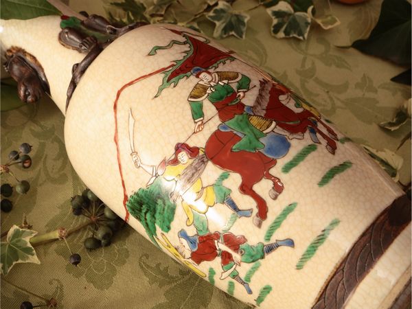 Vaso a balaustro in porcellana  - Asta Due case fiorentine - Associazione Nazionale - Case d'Asta italiane