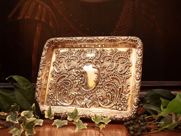 Vassoio portalettere in argento  - Asta Due case fiorentine - Associazione Nazionale - Case d'Asta italiane