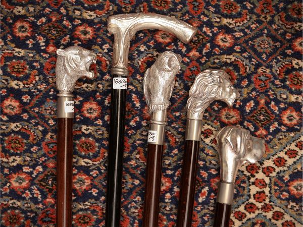 Cinque bastoni da passeggio con pomo in argento  - Asta Due case fiorentine - Associazione Nazionale - Case d'Asta italiane