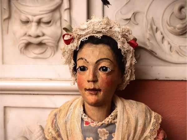 Servetta e servitore in livrea  - Asta Due case fiorentine - Associazione Nazionale - Case d'Asta italiane