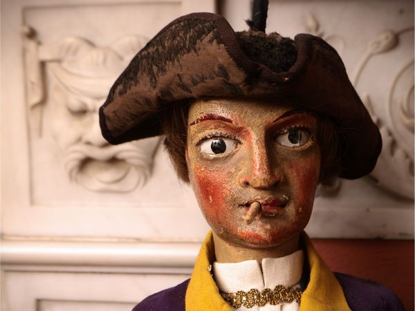 Servetta e servitore in livrea  - Asta Due case fiorentine - Associazione Nazionale - Case d'Asta italiane