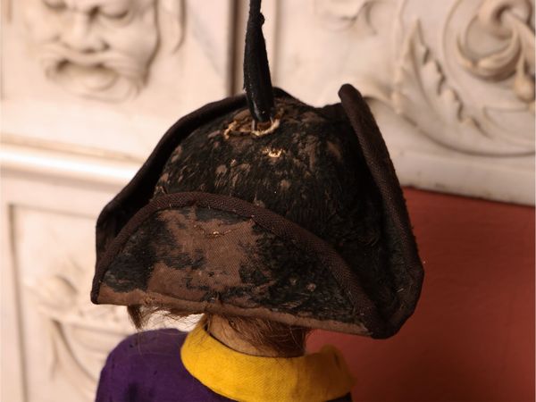 Servetta e servitore in livrea  - Asta Due case fiorentine - Associazione Nazionale - Case d'Asta italiane