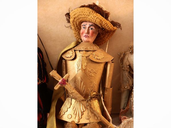 Gruppo di nove marionette in legno dipinto  - Asta Due case fiorentine - Associazione Nazionale - Case d'Asta italiane