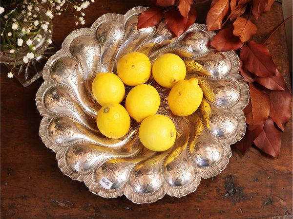 Grande centrotavola in argento  - Asta Due case fiorentine - Associazione Nazionale - Case d'Asta italiane