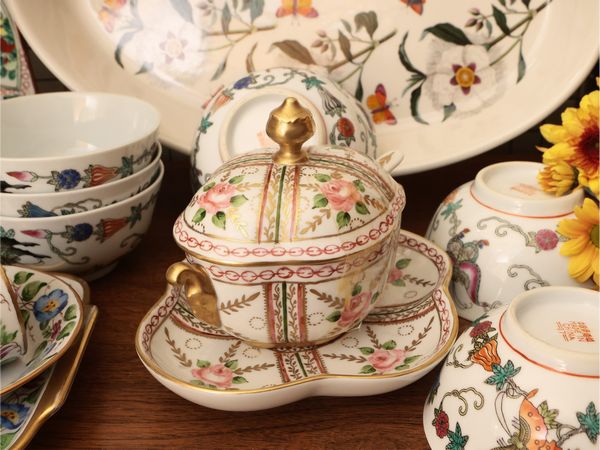 Assortimento di accesori in porcellana  - Asta Due case fiorentine - Associazione Nazionale - Case d'Asta italiane