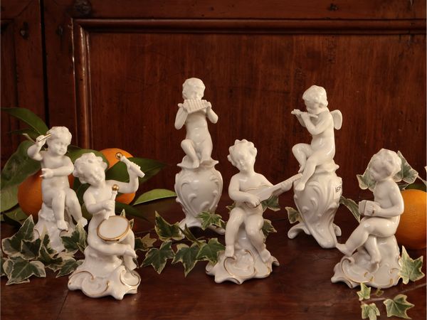 Collezione di amorini musicanti in porcellana  - Asta Due case fiorentine - Associazione Nazionale - Case d'Asta italiane