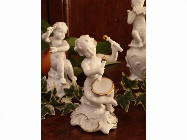 Collezione di amorini musicanti in porcellana  - Asta Due case fiorentine - Associazione Nazionale - Case d'Asta italiane