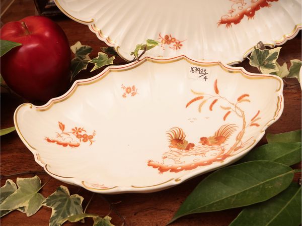 Serie di quattro vassoi in porcellana, Galetti rossi, Richard Ginori  - Asta Due case fiorentine - Associazione Nazionale - Case d'Asta italiane