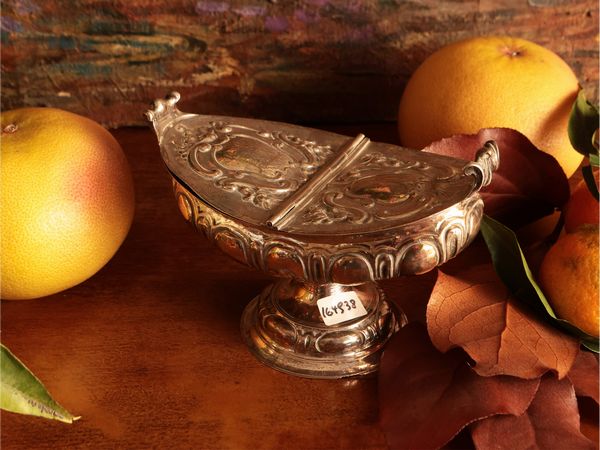 Navicella in argento  - Asta Due case fiorentine - Associazione Nazionale - Case d'Asta italiane
