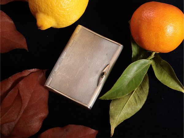Portasigarette da tasca in argento satinato  - Asta Due case fiorentine - Associazione Nazionale - Case d'Asta italiane