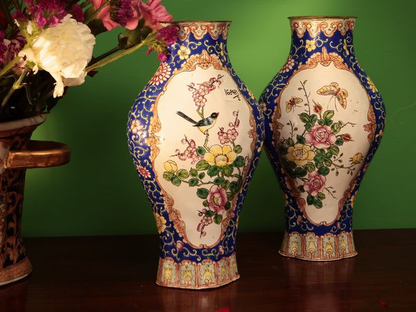 Coppia di vasi in smalto cloisonn�  - Asta Due case fiorentine - Associazione Nazionale - Case d'Asta italiane