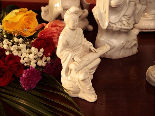 Collezione di figure orientali in porcellana  - Asta Due case fiorentine - Associazione Nazionale - Case d'Asta italiane