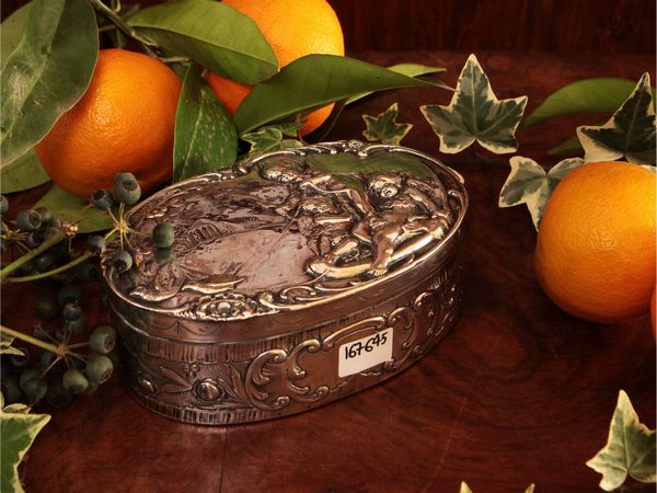 Scatola ovale in argento  - Asta Due case fiorentine - Associazione Nazionale - Case d'Asta italiane