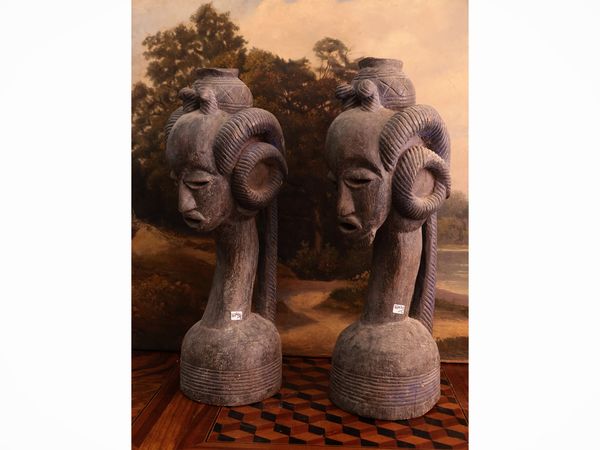 Coppia di sculure tribali in legno  - Asta Due case fiorentine - Associazione Nazionale - Case d'Asta italiane