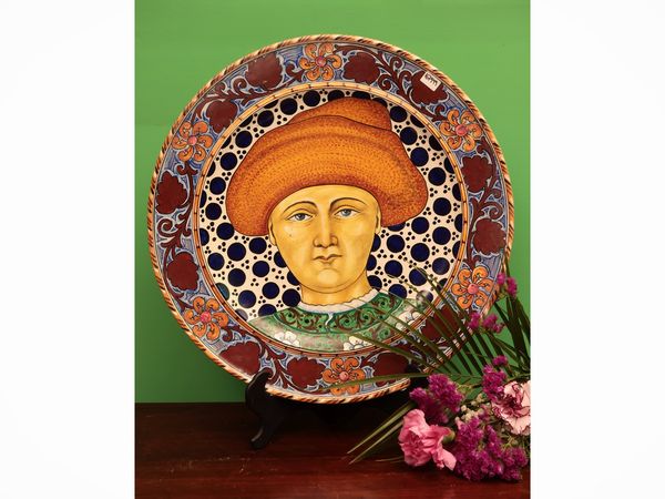 Piatto da parata in terracotta smaltata, Manifattura Bolzonetti  - Asta Due case fiorentine - Associazione Nazionale - Case d'Asta italiane