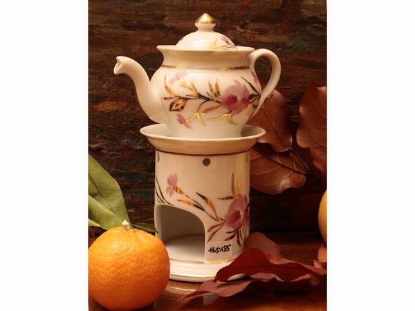 Veilleuse in porcellana, Ginori  - Asta Due case fiorentine - Associazione Nazionale - Case d'Asta italiane