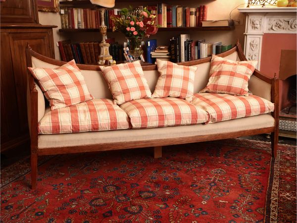 Divanetto a panca in noce  - Asta Due case fiorentine - Associazione Nazionale - Case d'Asta italiane