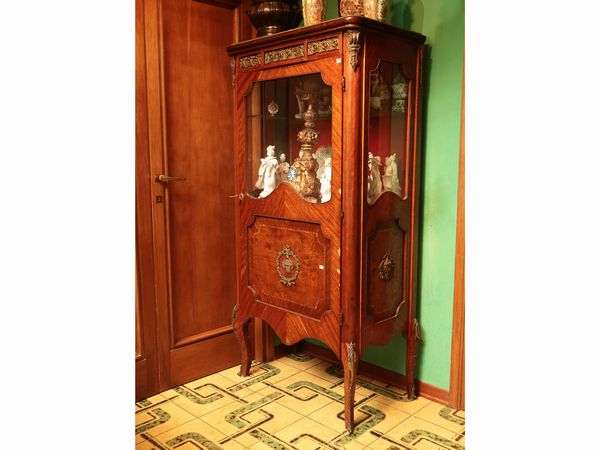 Vetrinetta per collezioni impiallacciata in legno di rosa  - Asta Due case fiorentine - Associazione Nazionale - Case d'Asta italiane
