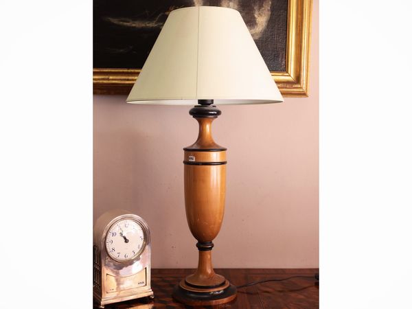 Grande lampada in legno  - Asta Due case fiorentine - Associazione Nazionale - Case d'Asta italiane