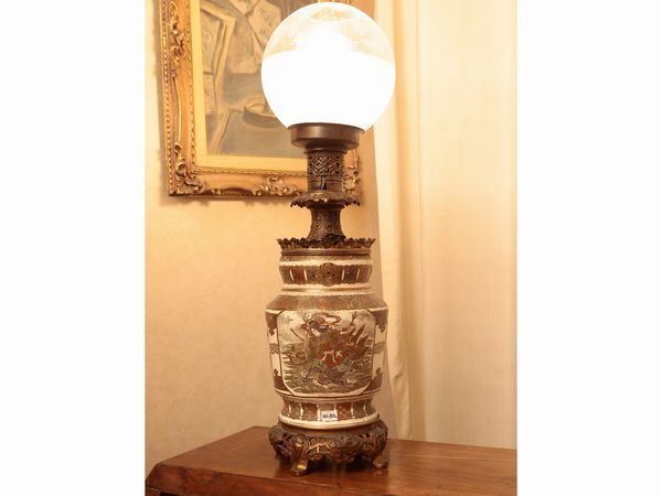 Lume ad olio in porcellana Satsuma  - Asta Due case fiorentine - Associazione Nazionale - Case d'Asta italiane