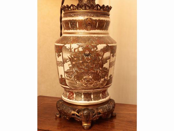 Lume ad olio in porcellana Satsuma  - Asta Due case fiorentine - Associazione Nazionale - Case d'Asta italiane