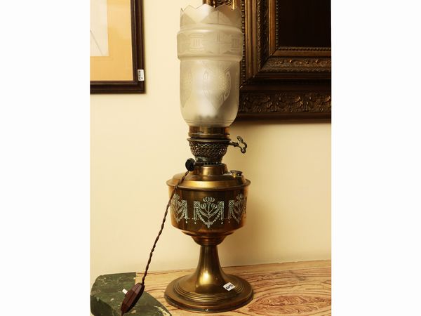 Lampada ad olio in ottone di gusto Art Dec�  - Asta Due case fiorentine - Associazione Nazionale - Case d'Asta italiane