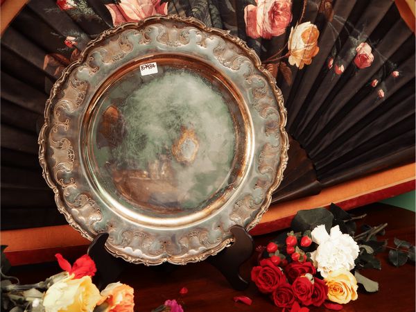 Vassoio centrotavola in argento  - Asta Due case fiorentine - Associazione Nazionale - Case d'Asta italiane
