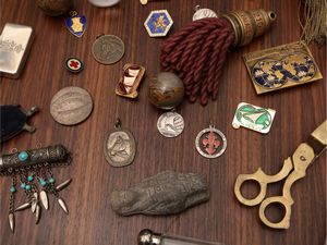 Miscellanea di ninnoli e curiosità  - Asta Due case fiorentine - Associazione Nazionale - Case d'Asta italiane
