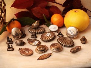 Miscellanea di ninnoli e curiosit� in argento  - Asta Due case fiorentine - Associazione Nazionale - Case d'Asta italiane