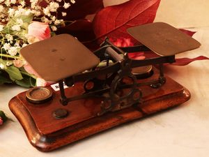 Piccola bilancia di precisione  - Asta Due case fiorentine - Associazione Nazionale - Case d'Asta italiane