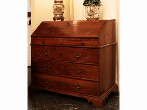 Cassettone a ribalta in noce  - Asta Due case fiorentine - Associazione Nazionale - Case d'Asta italiane