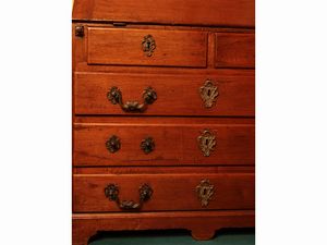 Scrivania a ribalta con alzata in legno tenero  - Asta Due case fiorentine - Associazione Nazionale - Case d'Asta italiane