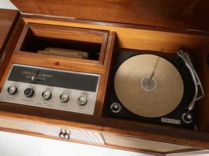 Mobile radio Zenith  - Asta Due case fiorentine - Associazione Nazionale - Case d'Asta italiane