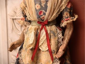 Servetta e servitore in livrea  - Asta Due case fiorentine - Associazione Nazionale - Case d'Asta italiane