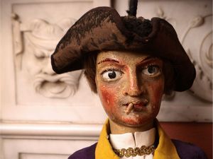 Servetta e servitore in livrea  - Asta Due case fiorentine - Associazione Nazionale - Case d'Asta italiane