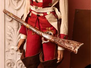 Soldato con baffi e tricorno  - Asta Due case fiorentine - Associazione Nazionale - Case d'Asta italiane