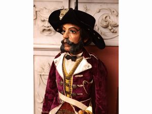 Figura maschile con favoriti e spada  - Asta Due case fiorentine - Associazione Nazionale - Case d'Asta italiane