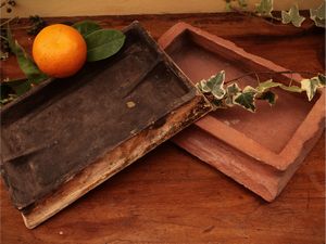 Due placche da stufa in maiolica  - Asta Due case fiorentine - Associazione Nazionale - Case d'Asta italiane