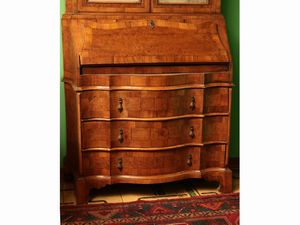 Piccolo trumeau impiallacciato in noce e radica di noce  - Asta Due case fiorentine - Associazione Nazionale - Case d'Asta italiane