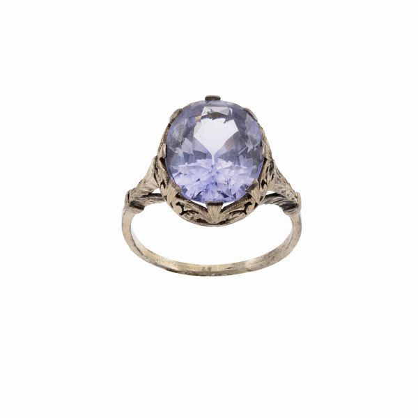 Antico anello in oro basso con zaffiro taglio ovale sfaccettato  - Asta Gioielli Orologi Bijoux Vintage Web Only - Associazione Nazionale - Case d'Asta italiane