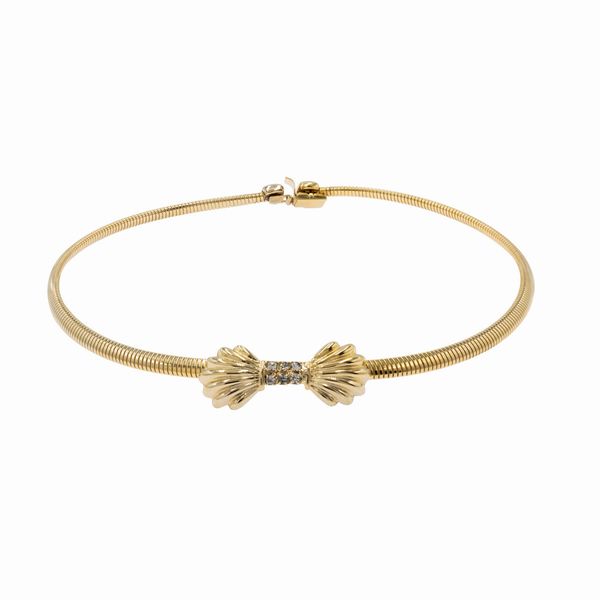 Girocollo tubogas bijou vintage in metallo dorato e strass  - Asta Gioielli Orologi Bijoux Vintage Web Only - Associazione Nazionale - Case d'Asta italiane