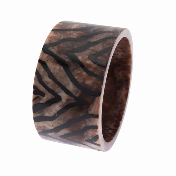 Bracciale bijou vintage a manetta in resina colorata  - Asta Gioielli Orologi Bijoux Vintage Web Only - Associazione Nazionale - Case d'Asta italiane