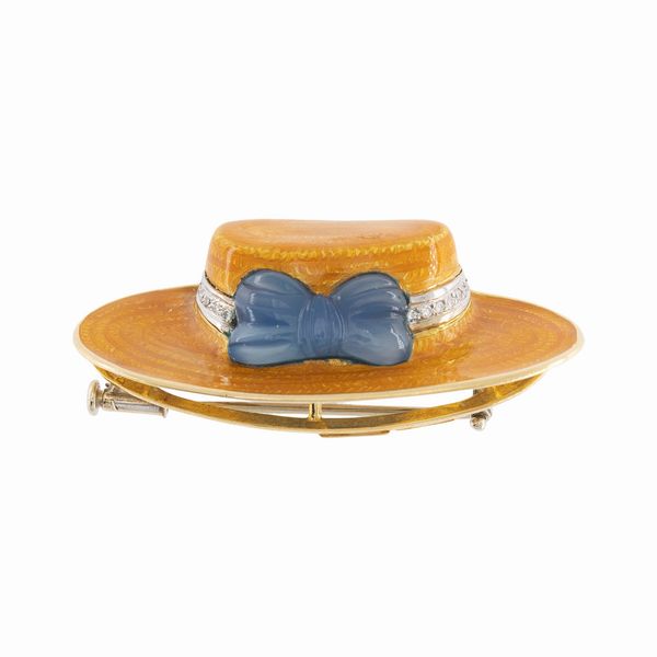 Gianni Carità spilla cappello in oro giallo 18kt e smalto policromo  - Asta Gioielli Orologi Bijoux Vintage Web Only - Associazione Nazionale - Case d'Asta italiane