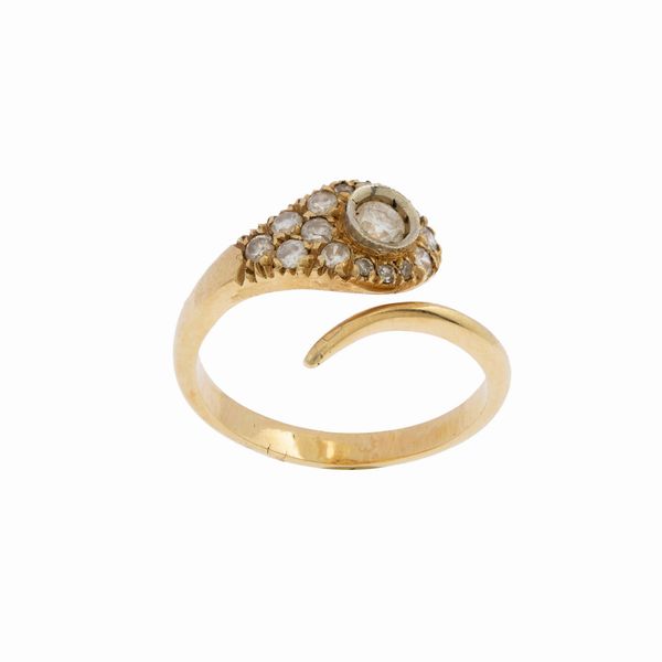 Anello a serpente in oro giallo 18kt e diamanti  - Asta Gioielli Orologi Bijoux Vintage Web Only - Associazione Nazionale - Case d'Asta italiane